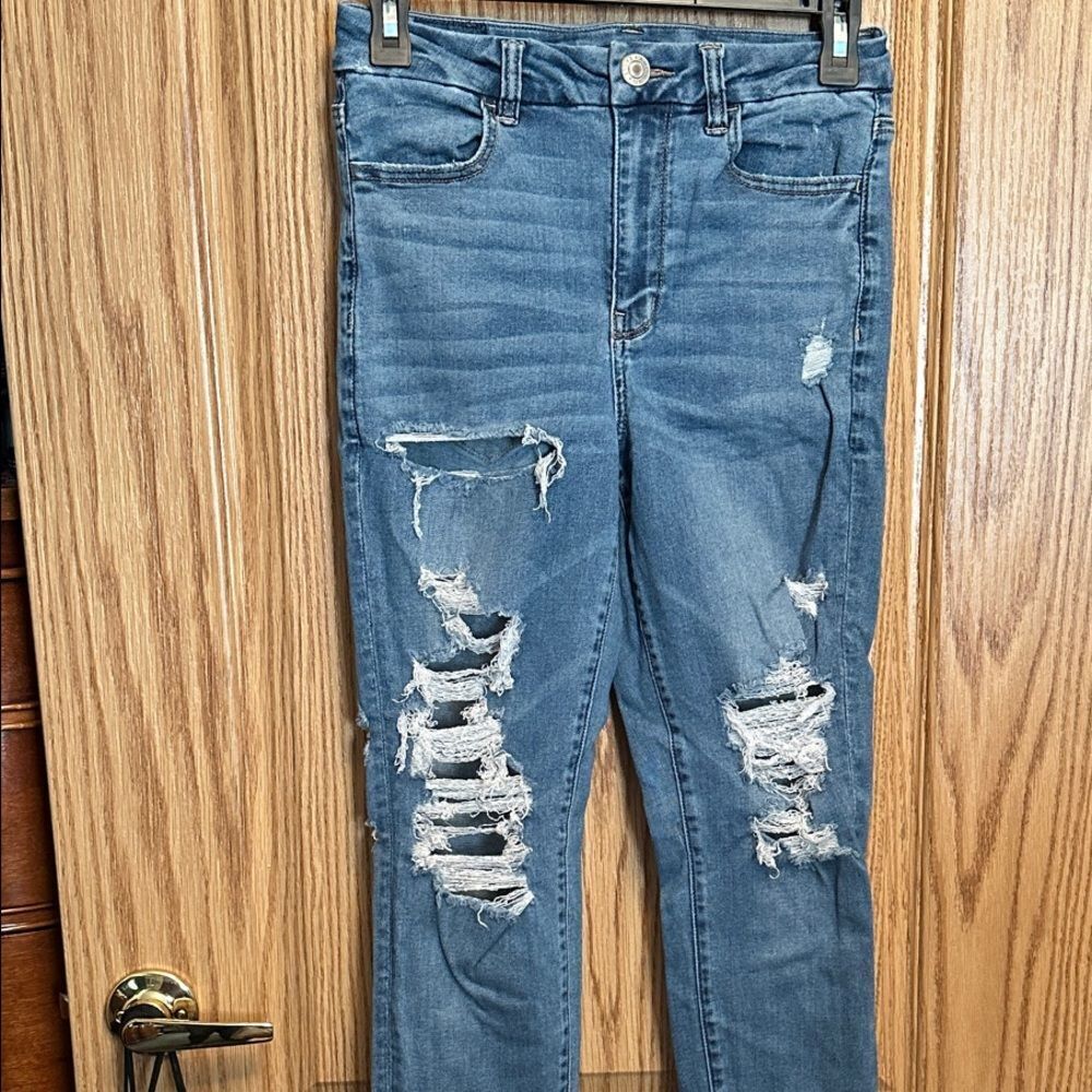 Women’s American Eagle size 6 Short Distressed Blue Women's Jeans